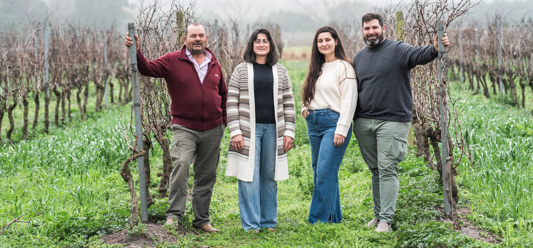 Roberto, Sandra, Jeniffer y Franco Baioni en el viñedo de Canelón Chico